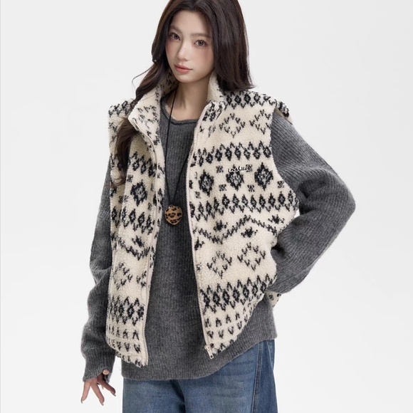 Jackets & Blazers - Patterned Sherpa Vest